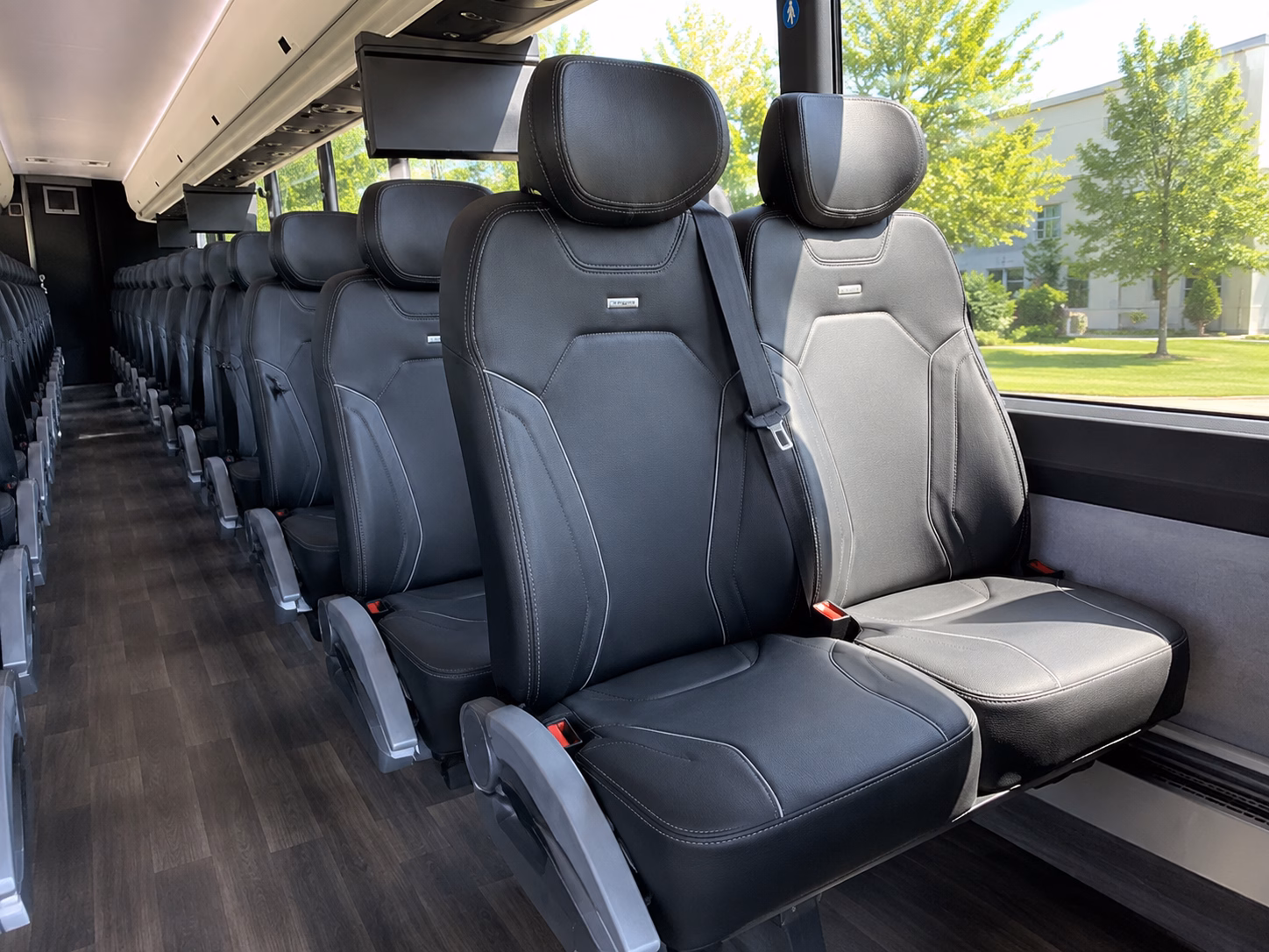 huntsville short and long term charter bus services for huntsville businesses